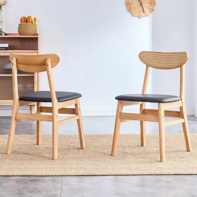 Chaise de salle à manger en bois massif avec dossier incurvé et coussin en PU.